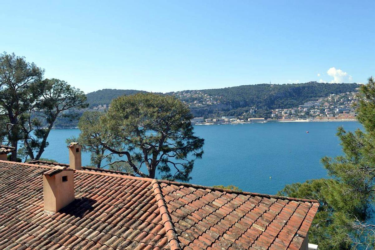 022- Villefranche-sur-mer vu de St-Jean-Cap-Ferrat.JPG